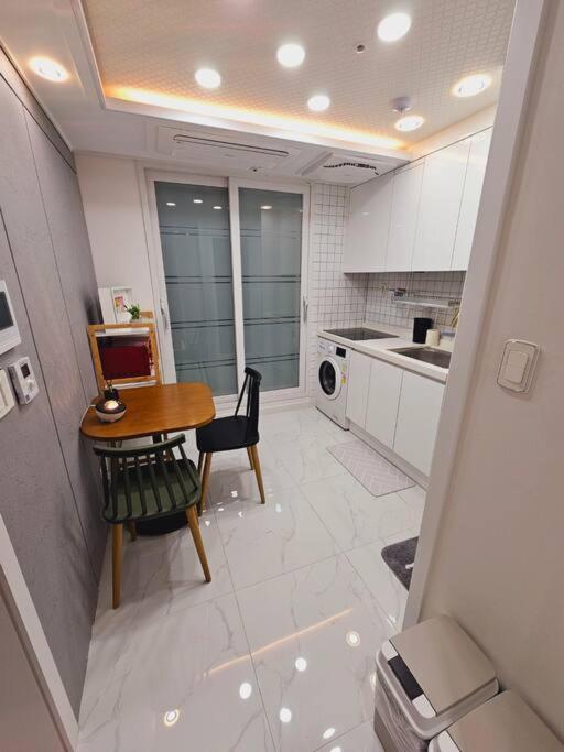 Hwagok Station House Near Hongdae Apartment