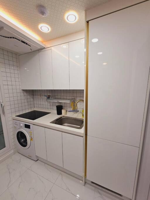 Hwagok Station House Near Hongdae *